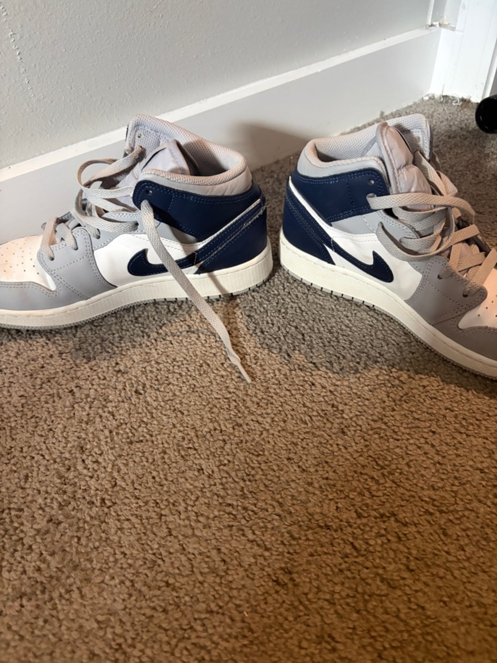 Jordan Kids Mid-Top Sneakers in White, Gray & Navy - Picture 4 of 6